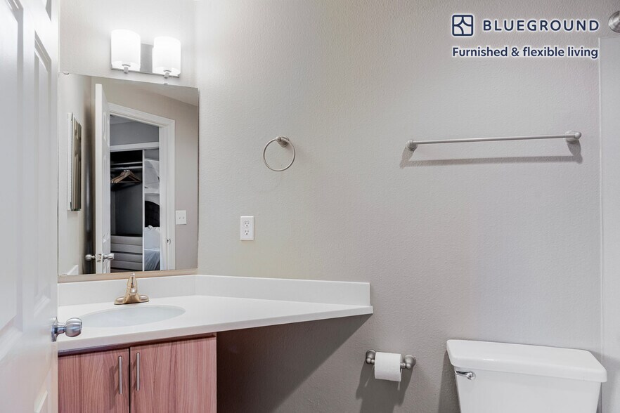 Building Photo - 2400 Elliott Ave