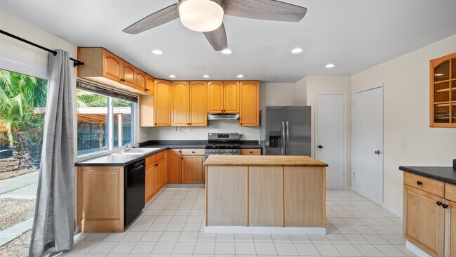 Building Photo - 1623 Oneel Dr