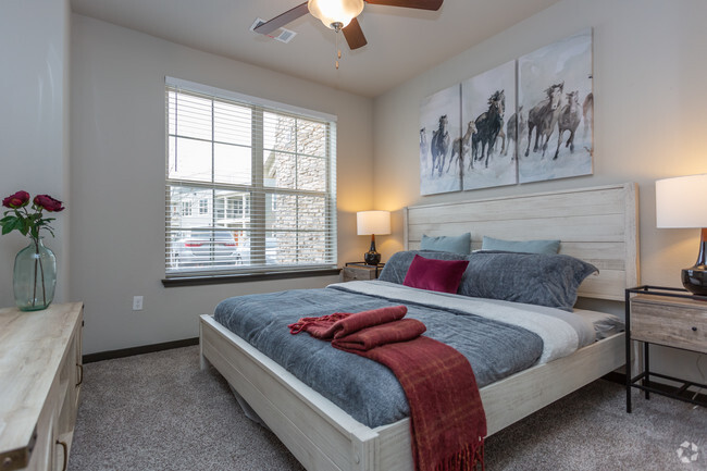 2BR, 2BA - 1088 SF - Ridge at Castle Rock Apartments