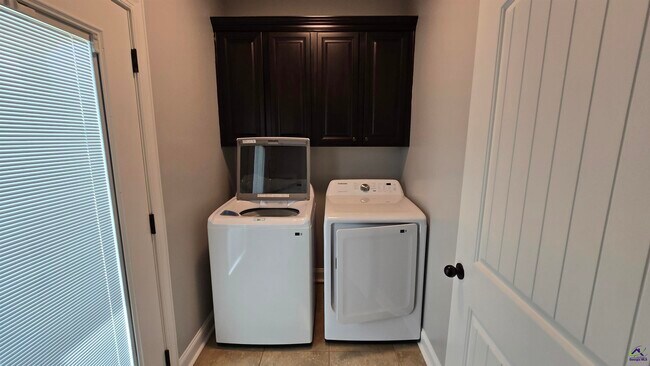 Building Photo - 103 Clarissa Dr