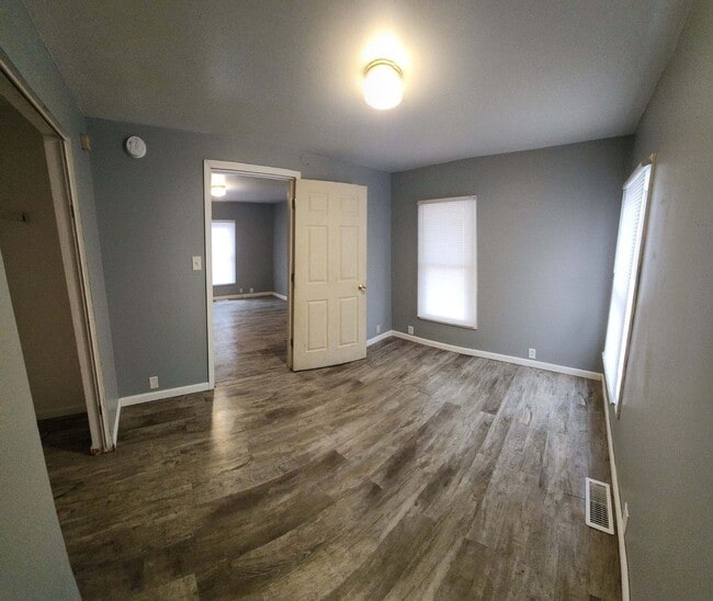 Building Photo - Nice 2 bedroom