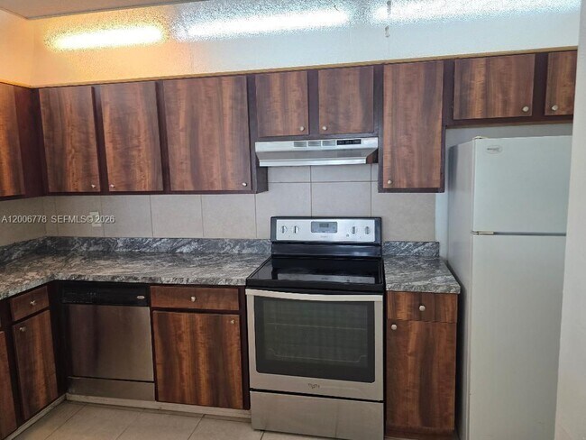 Building Photo - 14840 Naranja Lakes Blvd