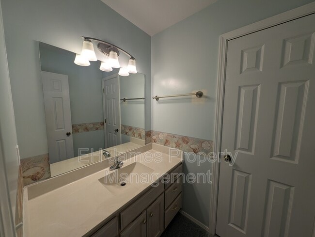 Building Photo - 6945 E 46th Pl