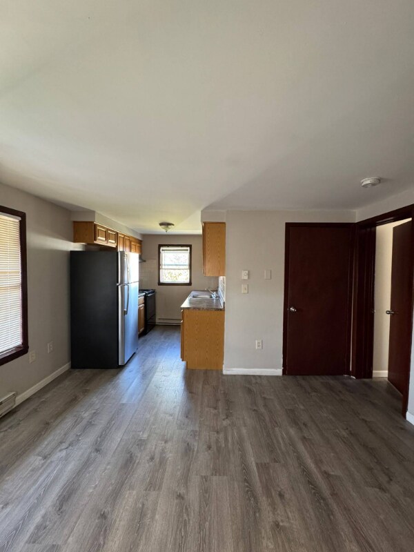 Building Photo - 344 S 6th St