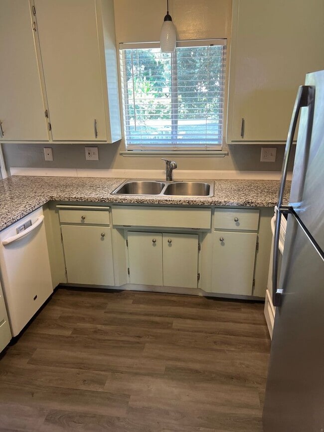 Building Photo - Durham 3 bedroom 2 bath Home, Large yard, ...