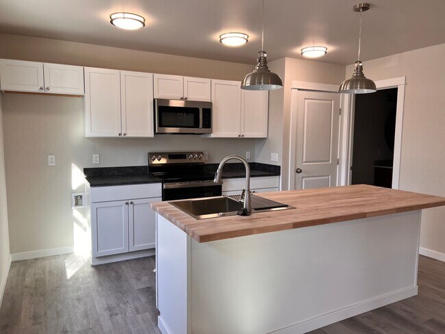 Building Photo - 1 Bedroom 1 Bathroom Studio