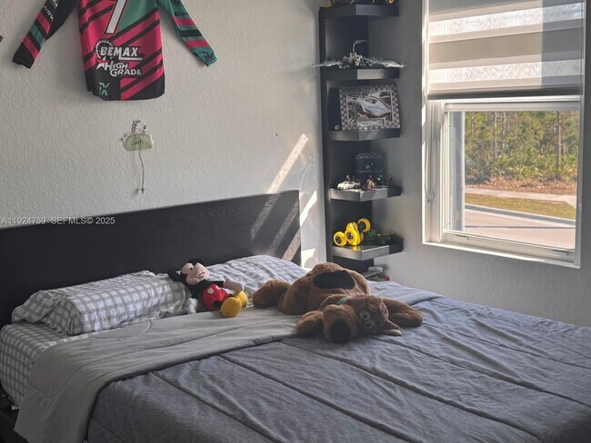 Building Photo - 13201 SW 269th Ter