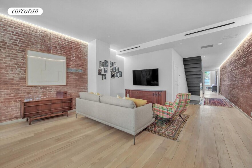 Building Photo - 18 Harrison St