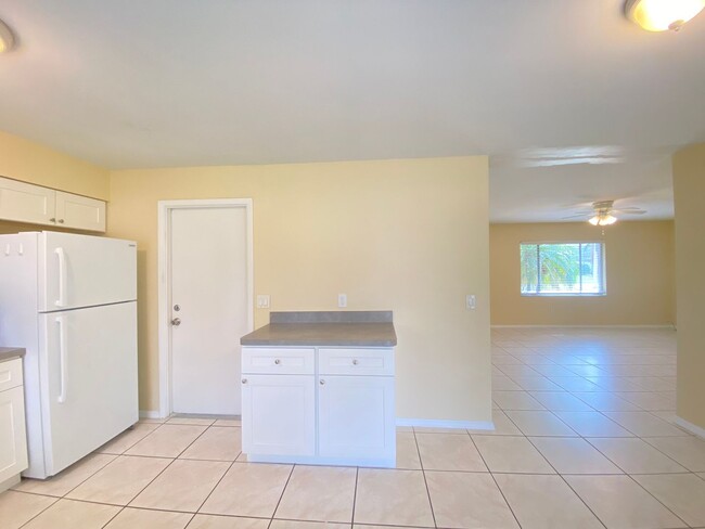 Building Photo - 3 Bed / 2 bath / 1 Car Garage Home with La...