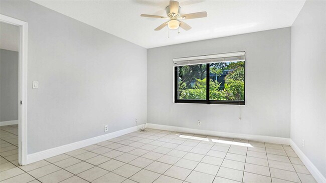 Building Photo - 3111 Oakland Shores Dr