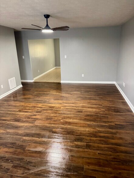 Building Photo - 2137 Fairway Ct SE