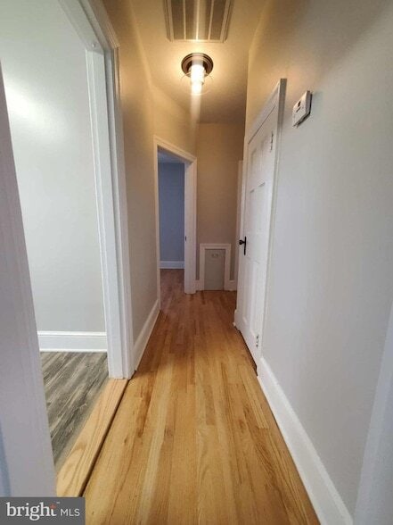 Building Photo - 1905 Mimosa St