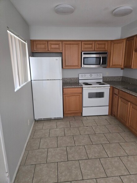 Building Photo - 3853 Soda Springs Dr