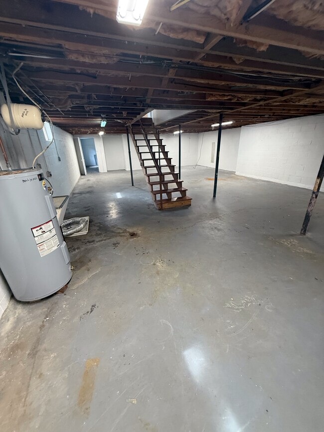 Building Photo - 413 Briarmont Dr