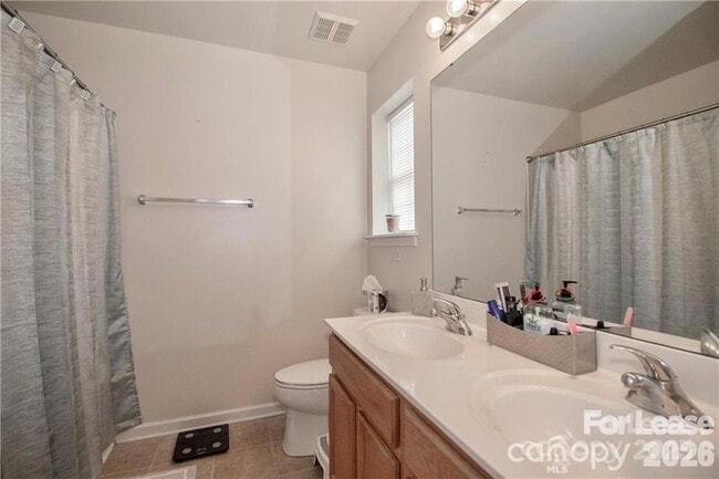 Building Photo - 137 Lynch Cir