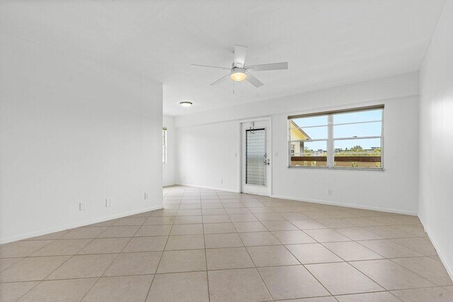 Building Photo - 74 Mansfield B