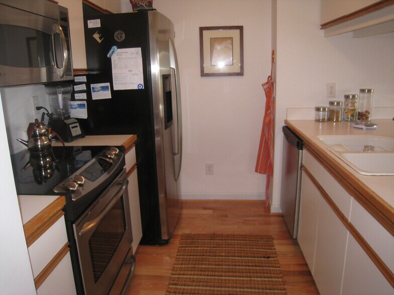 Building Photo - 5472 Baneberry Ave