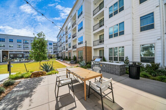 Building Photo - 15635 Memorial Dr