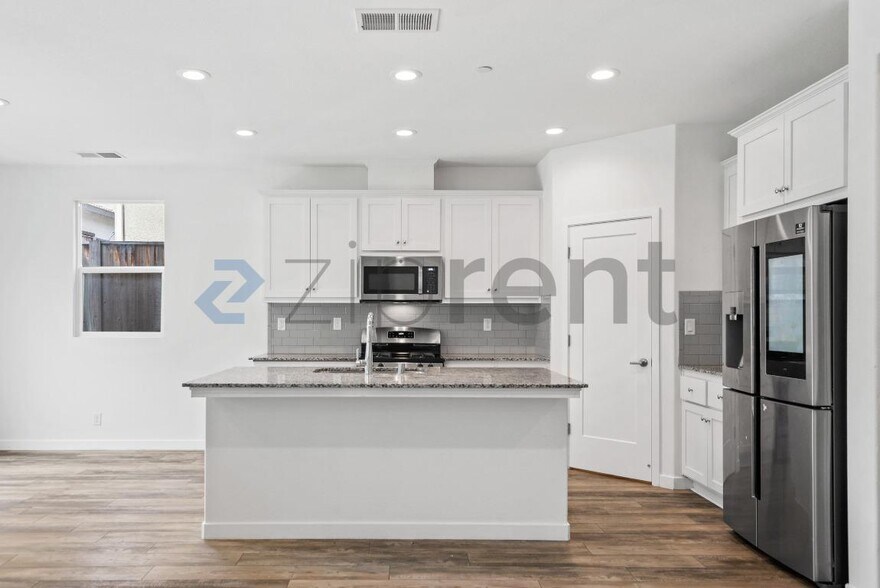 Building Photo - 1280 Hernandez Wy