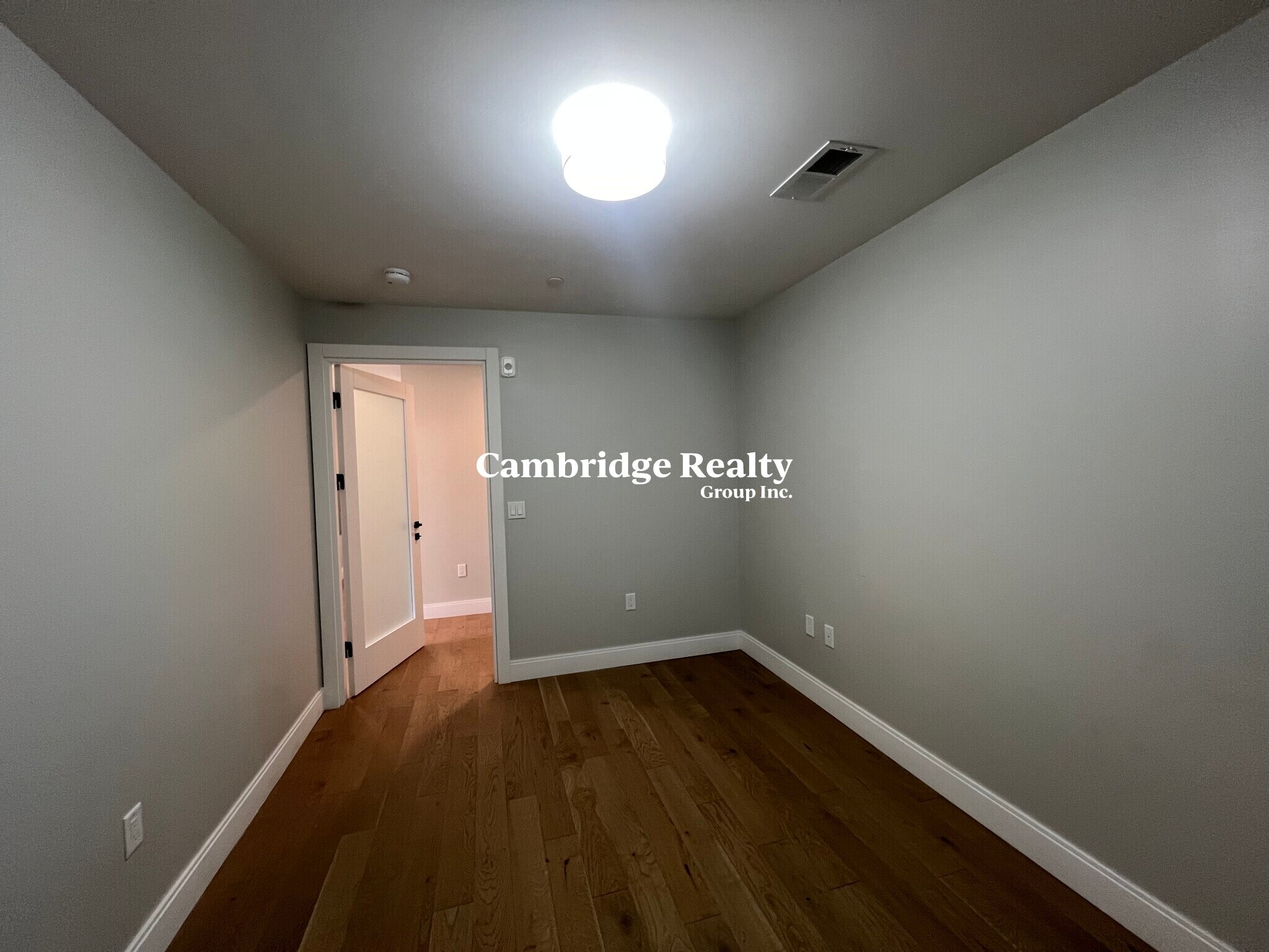 Building Photo - 8 Central St