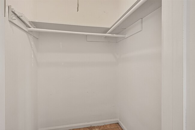 Building Photo - 10607 Bainbridge St