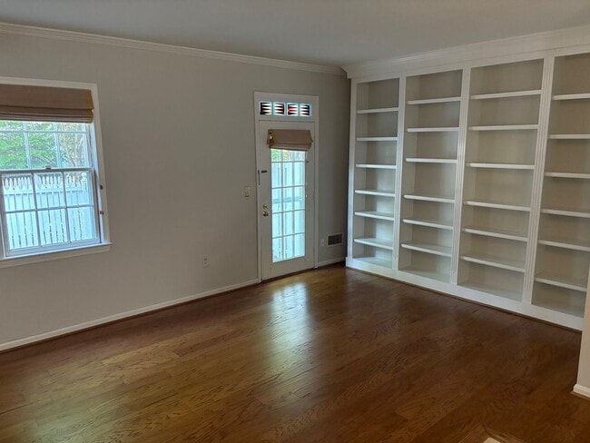 Building Photo - 1037 N Pitt St