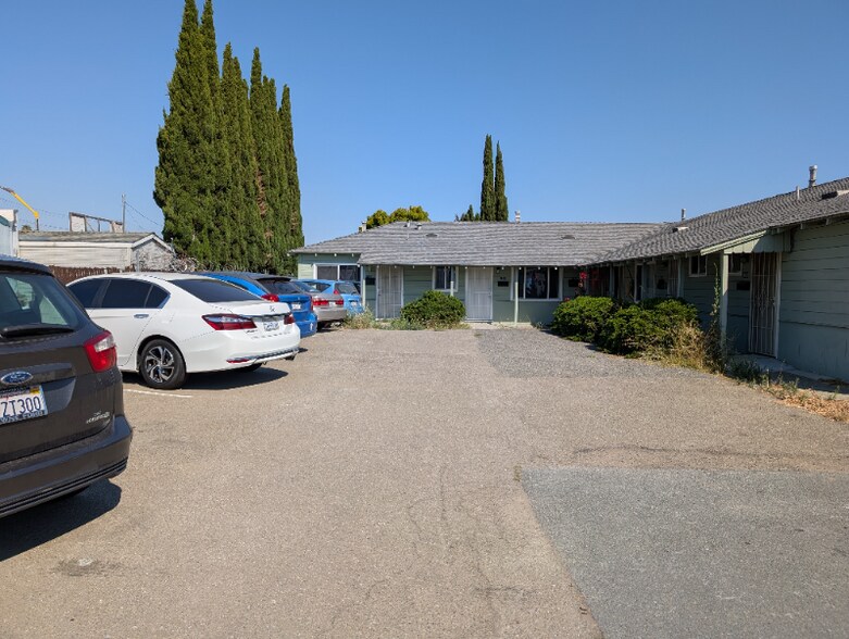 Building Photo - 1032 Gilbert St