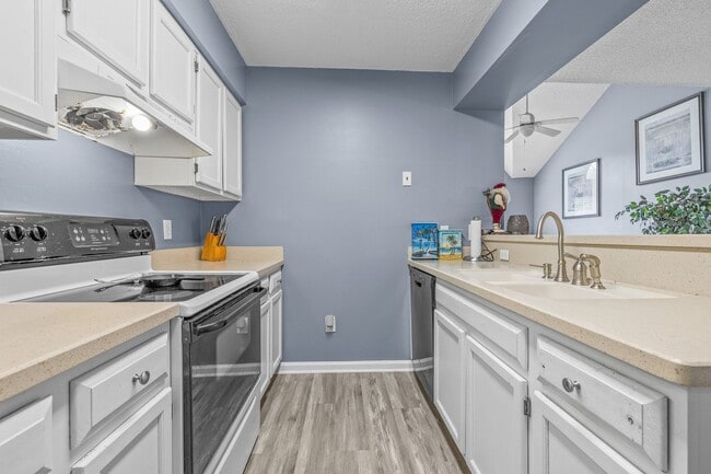 Building Photo - Modern Comfort in the Heart of Chesapeake ...