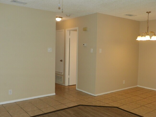 Building Photo - 410.412 Cypress Ln