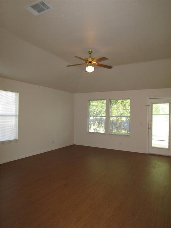 Building Photo - 122 Little Lake Rd