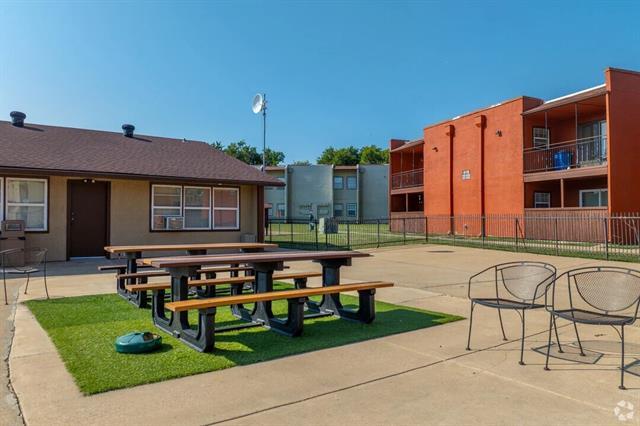 Building Photo - 401 N Merrill Ave