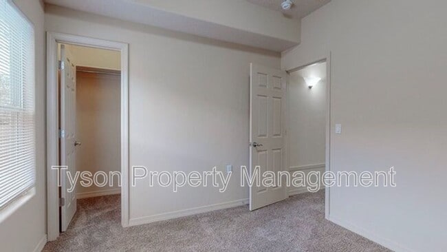 Building Photo - 4401 Beresford Ln NW