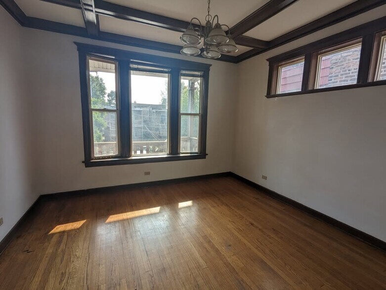 Building Photo - 6215 S Eberhart Ave