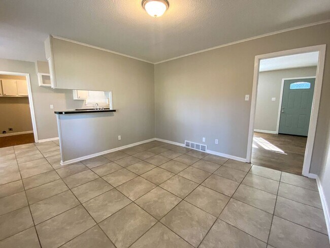 Building Photo - 3 bed, 2 bath near Yale and Raleigh Millington Rd in Raleigh / $500 gift card offer with 12/31/25...