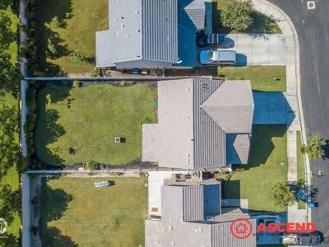 Building Photo - Stunning 4 bedroom Home In Gated Community!