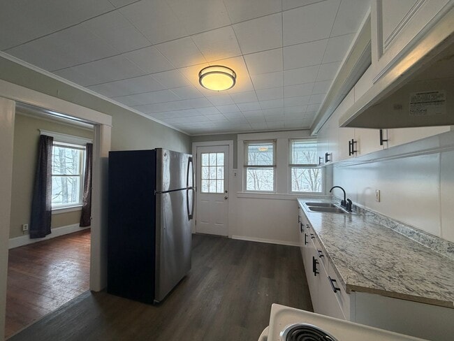 Building Photo - Move-In Ready 3-Bed, 1-Bath Home in Pittsfield