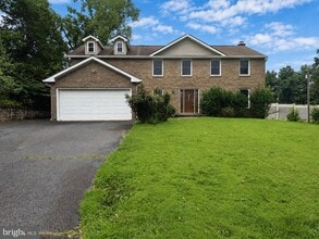 Building Photo - 9627 Locust Hill Dr