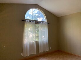 Building Photo - 1402 Forest Run