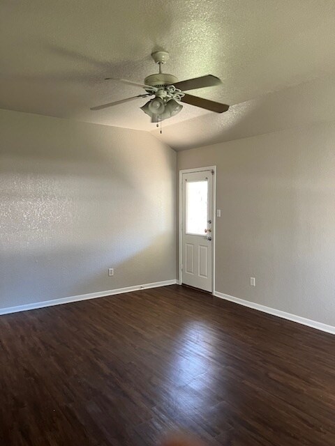 Building Photo - 2103 Agate Dr