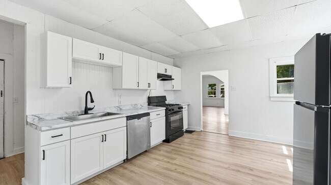 Building Photo - 1221 Wefel St