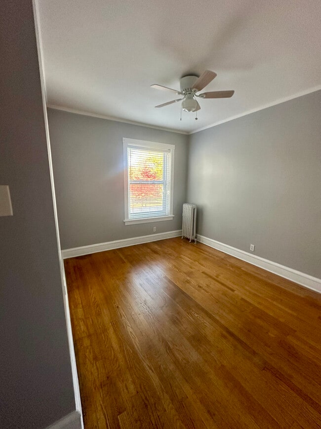 Building Photo - 6442 N Bosworth Ave