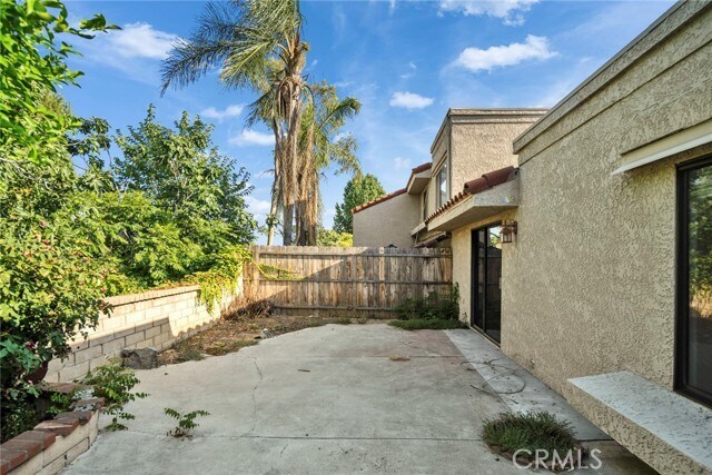 Building Photo - 9764 Huntington Dr