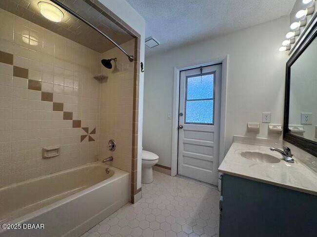 Building Photo - 4350 Candlewood Ln