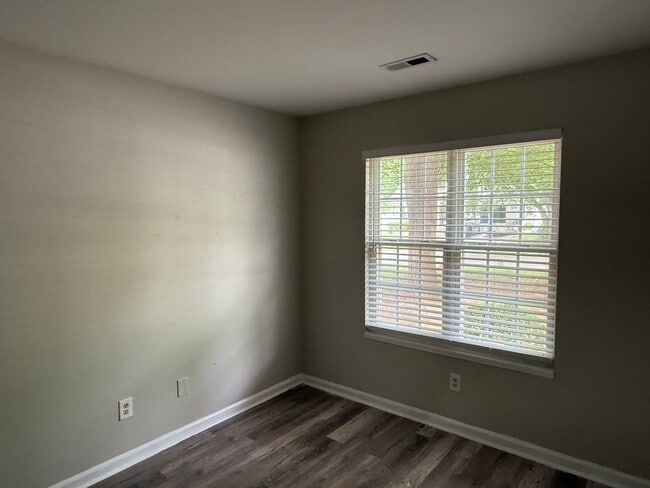 Building Photo - 6617 Cedar Cliff Dr
