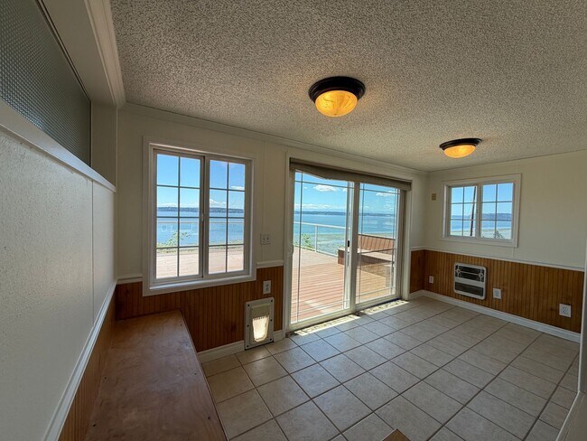 Building Photo - 2814 Mission Beach Heights Rd