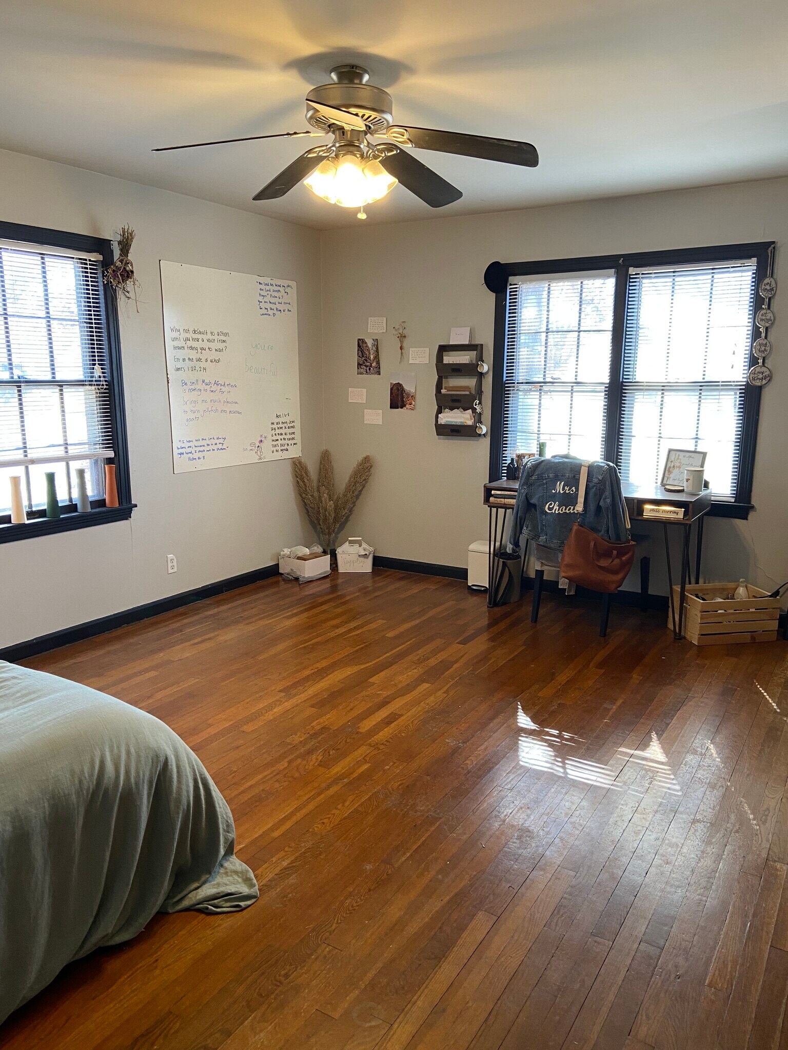 down 1st bed - 1816 W Arrowhead Plz