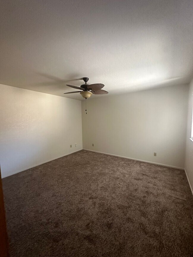 Building Photo - 4703 W Cypress Ave