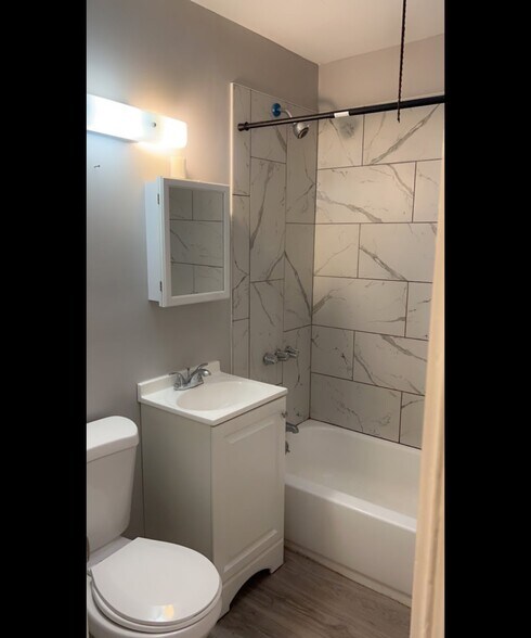 Building Photo - 5931 N Warnock St