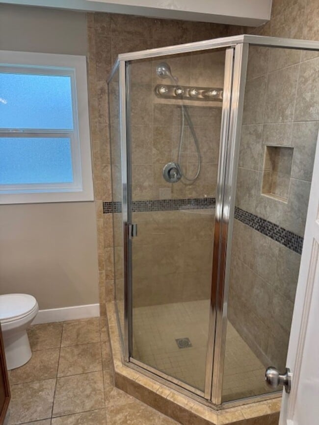 Building Photo - Newly Renovated 4 Bedroom 2 Bath home, wit...