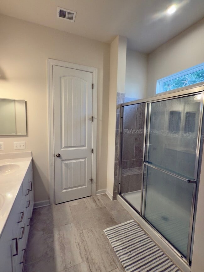 Building Photo - 37 Beach Club Ave